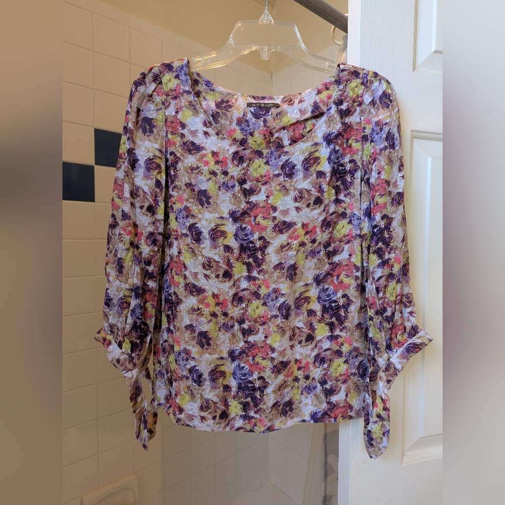 NWOT Beautiful 100% Silk Floral Blouse Tie-cuff detail Size S